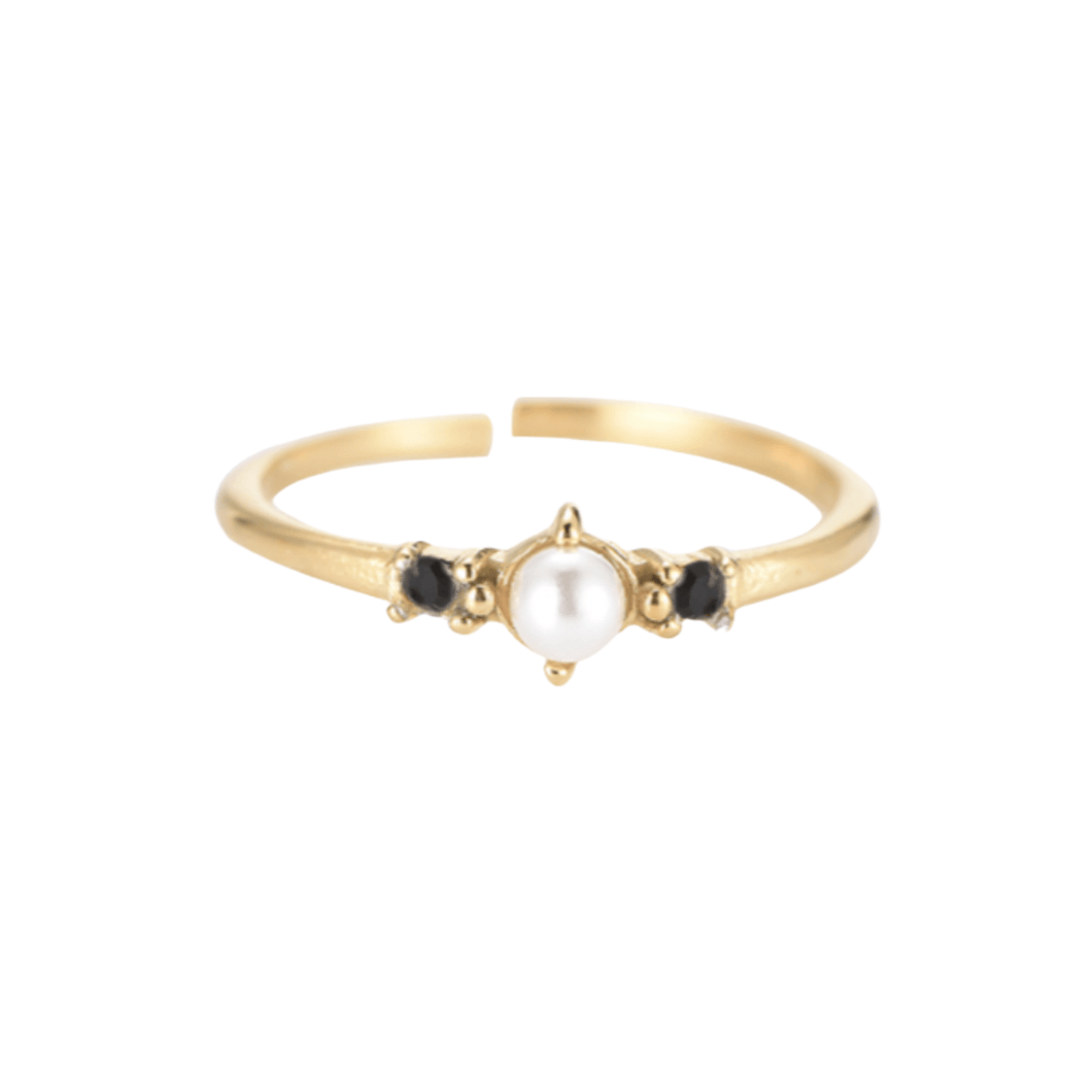 Ring met pareltje en twee zwarte sprankelende steentjes